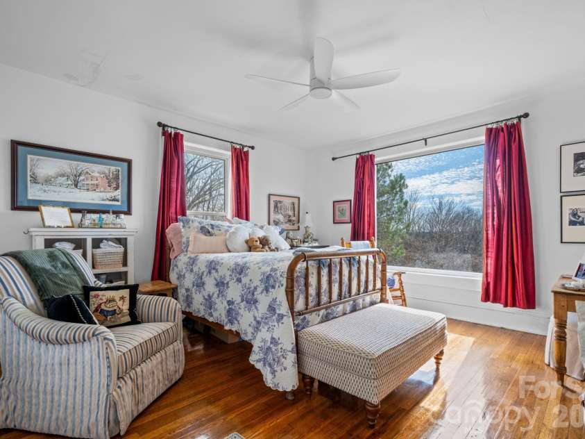115 12th Street, Hickory, NC 28602.  MLS# CAR4348902, YatesRealty ID 2257. 