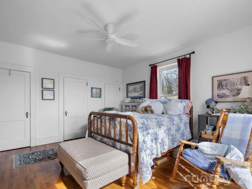 115 12th Street, Hickory, NC 28602.  MLS# CAR4348902, YatesRealty ID 2257. 