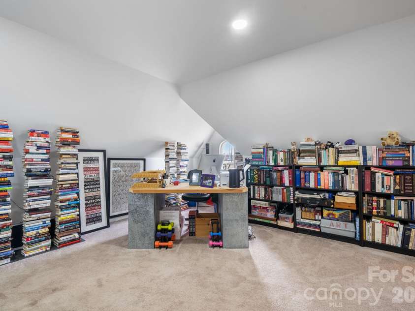 115 12th Street, Hickory, NC 28602.  MLS# CAR4348902, YatesRealty ID 2257. 