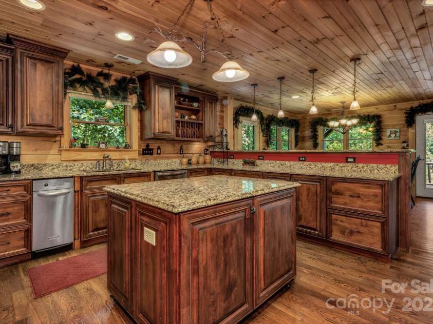 432 Atlantic Falls Trail, Black Mountain, NC 28711.  MLS# CAR4206241, YatesRealty ID 2257. 