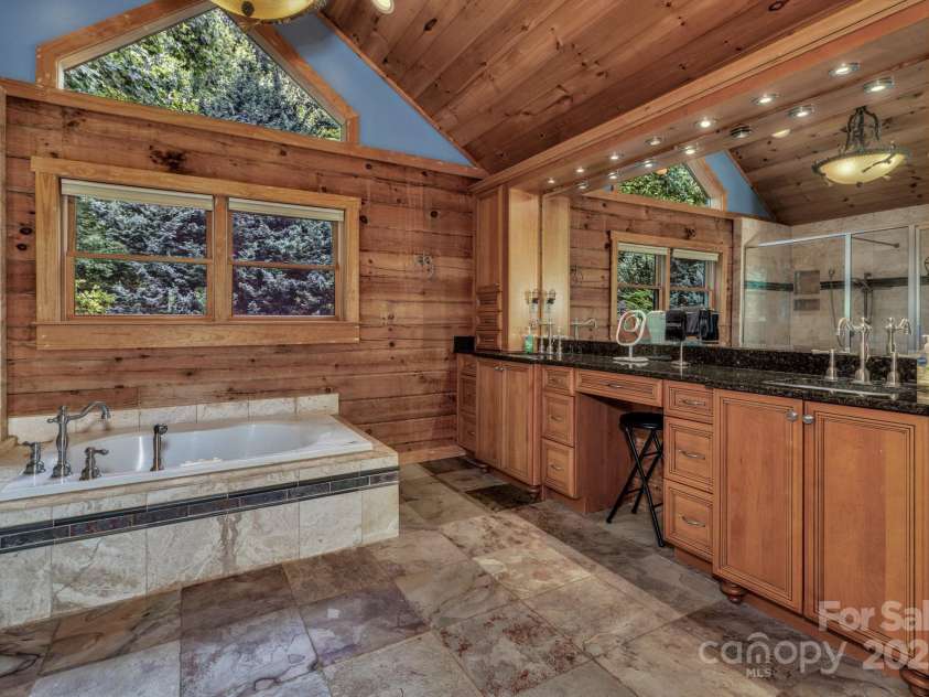 432 Atlantic Falls Trail, Black Mountain, NC 28711.  MLS# CAR4206241, YatesRealty ID 2257. 