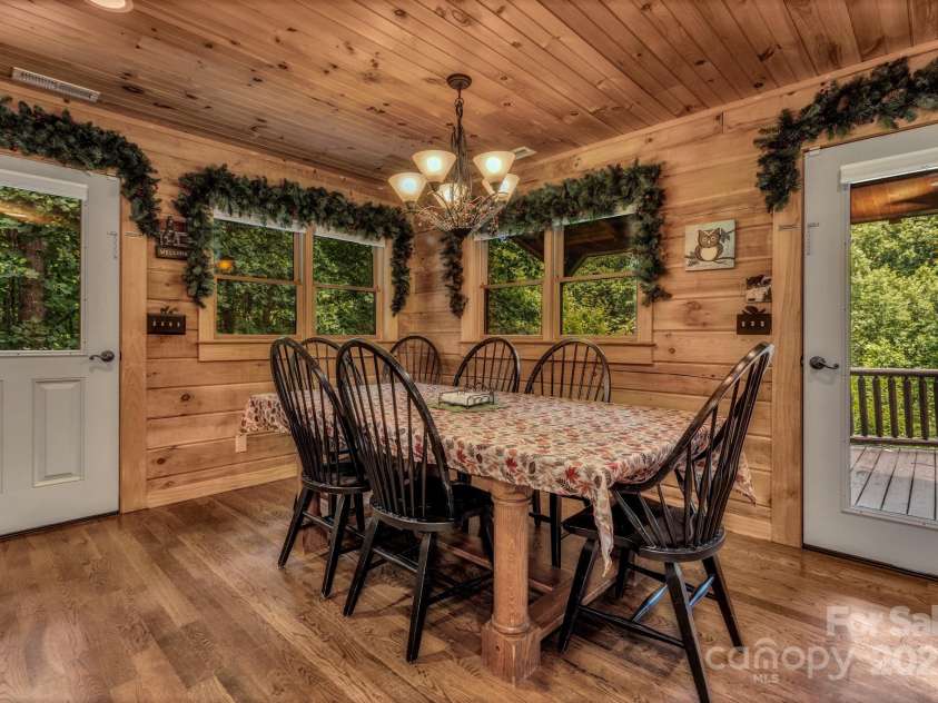 432 Atlantic Falls Trail, Black Mountain, NC 28711.  MLS# CAR4206241, YatesRealty ID 2257. Dining area