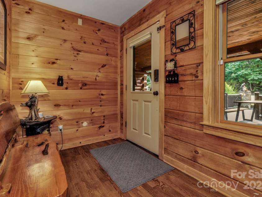 432 Atlantic Falls Trail, Black Mountain, NC 28711.  MLS# CAR4206241, YatesRealty ID 2257. Foyer