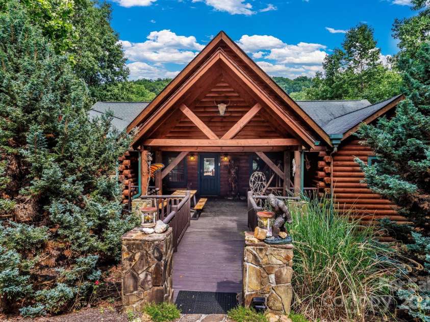 432 Atlantic Falls Trail, Black Mountain, NC 28711.  MLS# CAR4206241, YatesRealty ID 2257. Front entrance--Cabin curb appeal!
