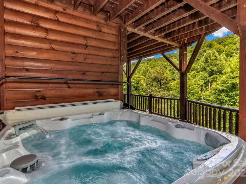 432 Atlantic Falls Trail, Black Mountain, NC 28711.  MLS# CAR4206241, YatesRealty ID 2257. Private Hot Tub on lower deck