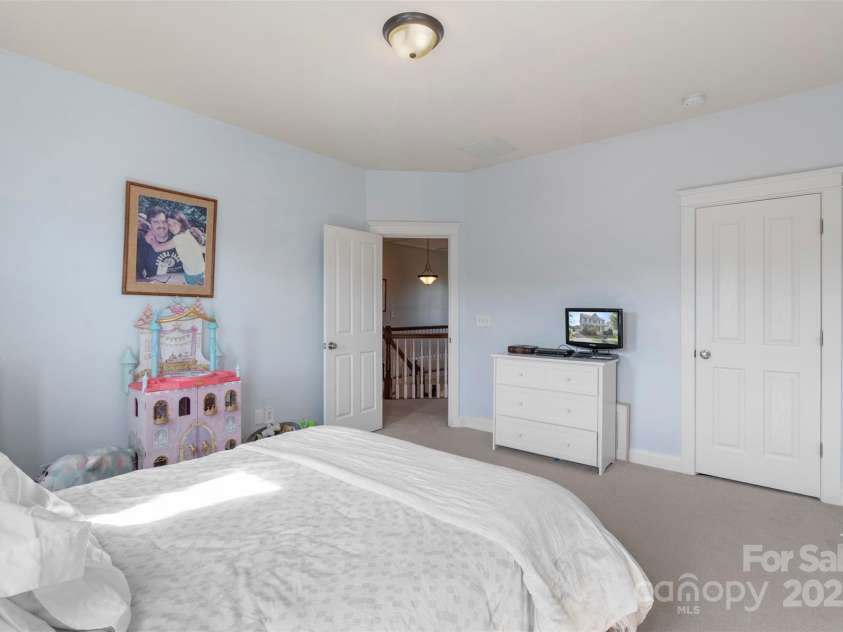 17327 Summers Walk Boulevard, Davidson, NC 28036.  MLS# CAR4272124, YatesRealty ID 22570. 