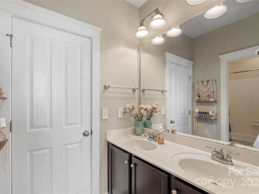17327 Summers Walk Boulevard, Davidson, NC 28036.  MLS# CAR4272124, YatesRealty ID 22570. 