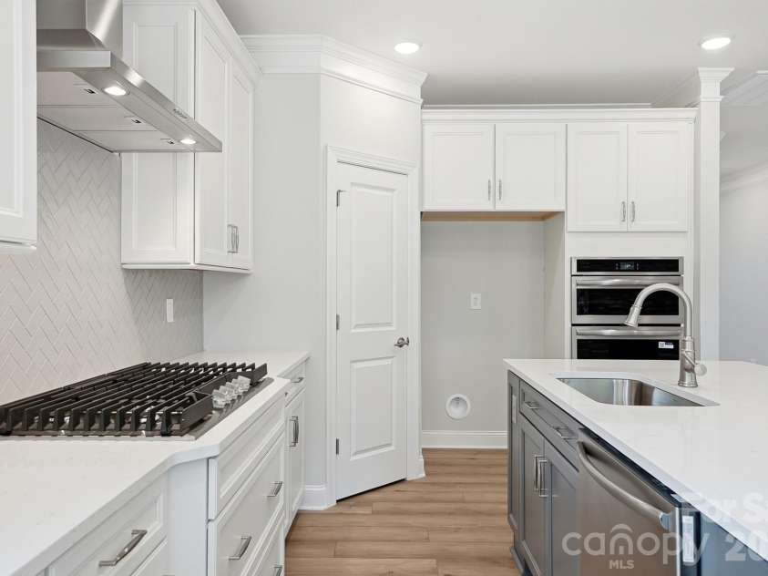 3050 Constitution Lane, Gastonia, NC 28056.  MLS# CAR4349382, YatesRealty ID 22570. Kitchen