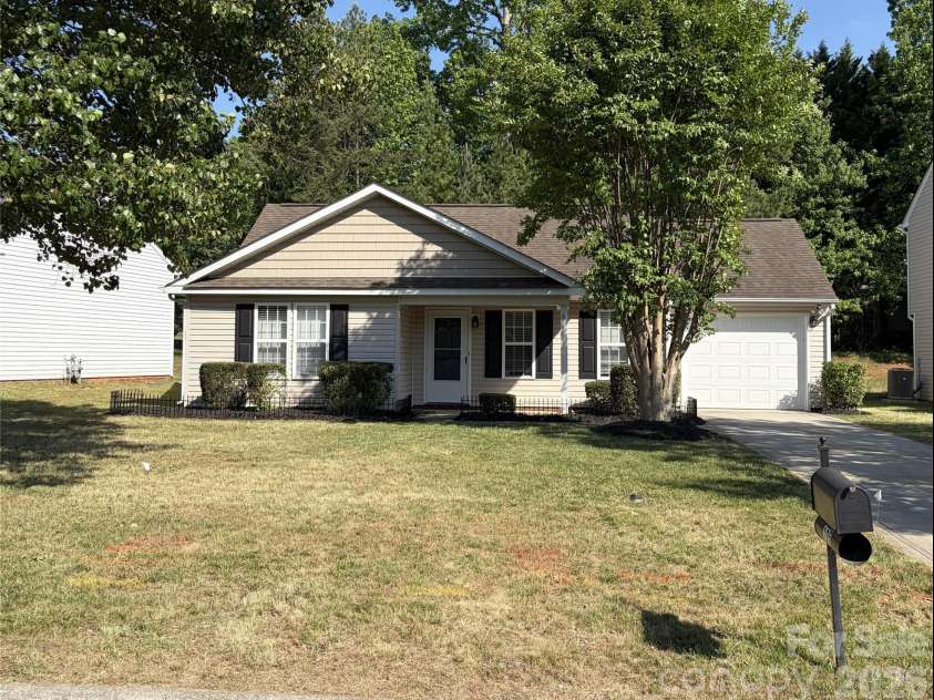 135 Ashmont Drive, Kannapolis, NC 28081.  MLS# CAR4374064, YatesRealty ID 22571. 