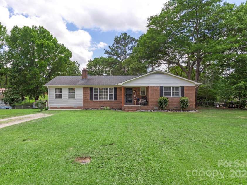2536 Cambridge Drive, Lancaster, SC 29720.  MLS# CAR4266879, YatesRealty ID 22572. 