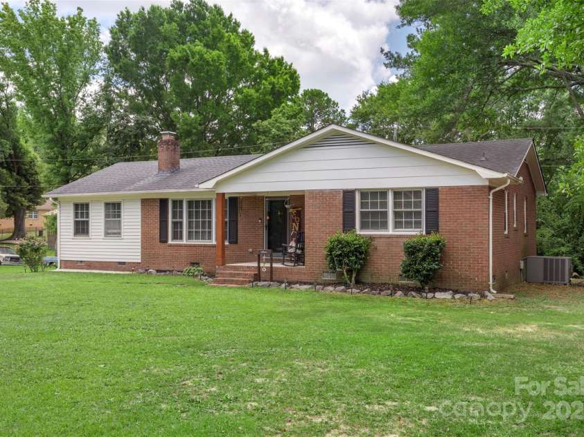 2536 Cambridge Drive, Lancaster, SC 29720.  MLS# CAR4266879, YatesRealty ID 22572. 