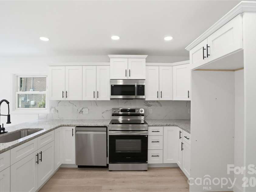 921 Green Circle Drive, Gastonia, NC 28054.  MLS# CAR4373912, YatesRealty ID 22572. 