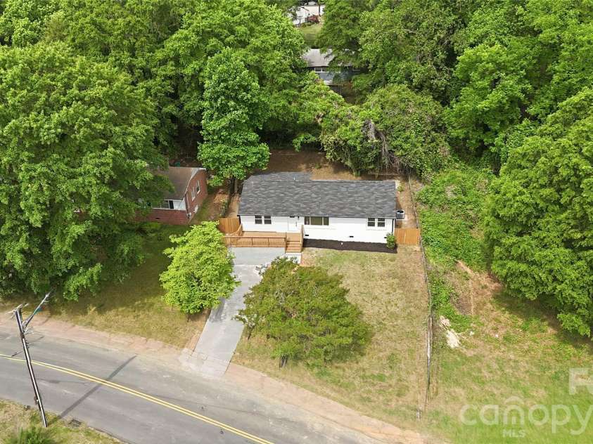 921 Green Circle Drive, Gastonia, NC 28054.  MLS# CAR4373912, YatesRealty ID 22572. 