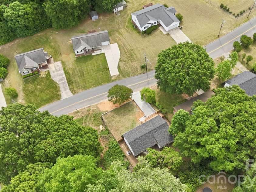 921 Green Circle Drive, Gastonia, NC 28054.  MLS# CAR4373912, YatesRealty ID 22572. 