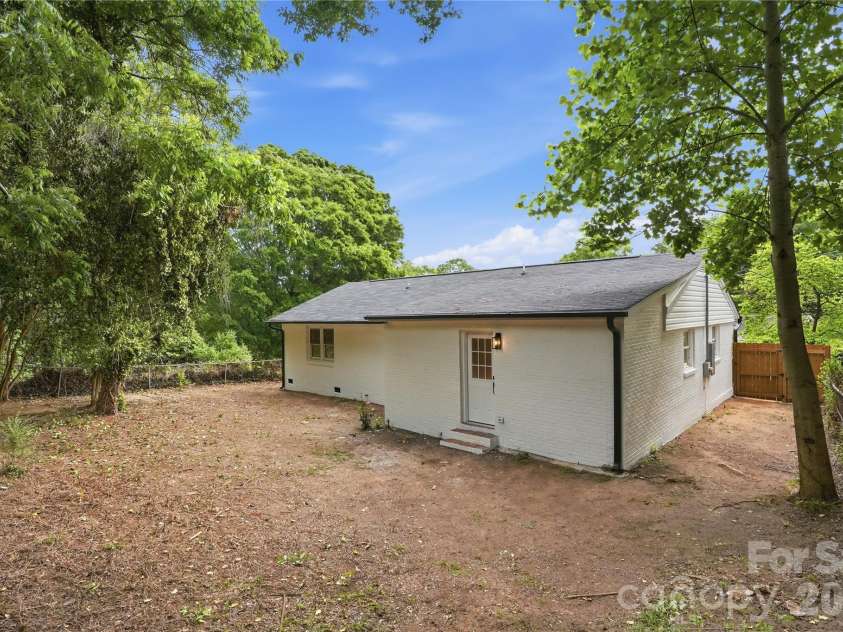921 Green Circle Drive, Gastonia, NC 28054.  MLS# CAR4373912, YatesRealty ID 22572. 