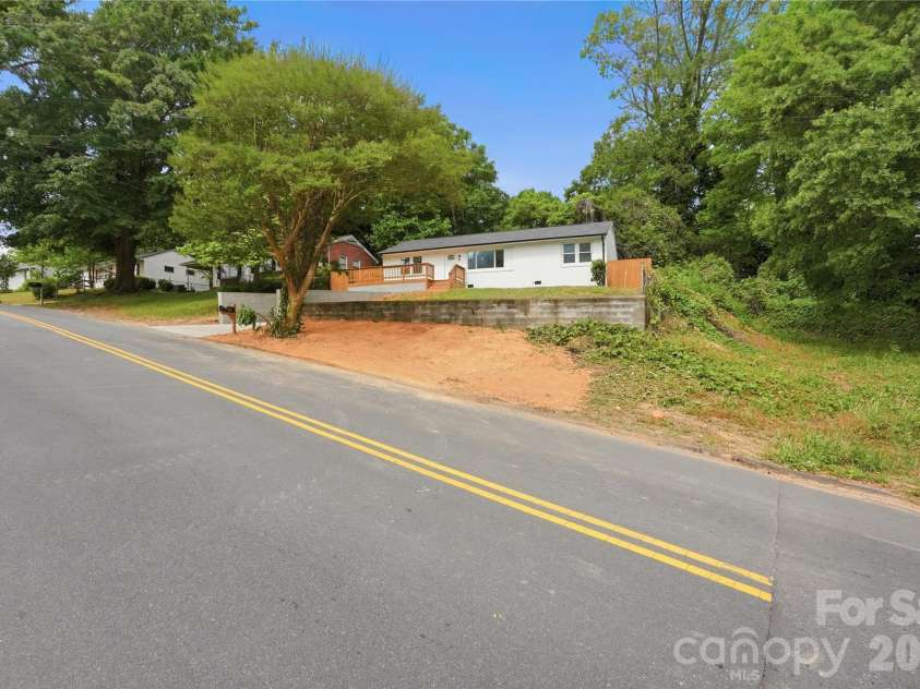 921 Green Circle Drive, Gastonia, NC 28054.  MLS# CAR4373912, YatesRealty ID 22572. 