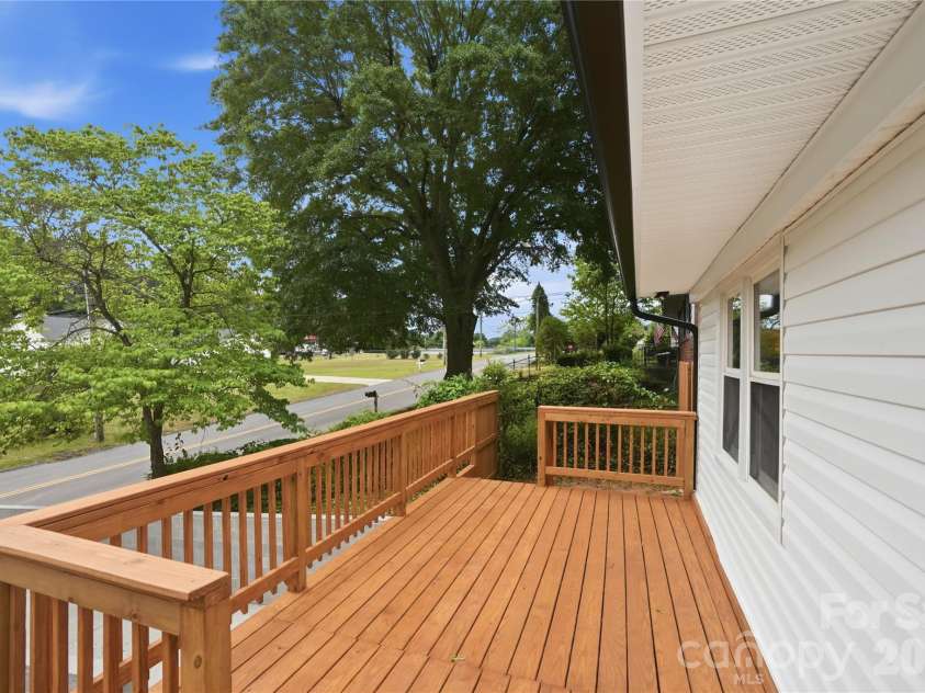 921 Green Circle Drive, Gastonia, NC 28054.  MLS# CAR4373912, YatesRealty ID 22572. 