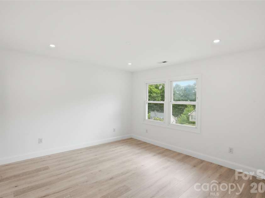 921 Green Circle Drive, Gastonia, NC 28054.  MLS# CAR4373912, YatesRealty ID 22572. Primary bedroom