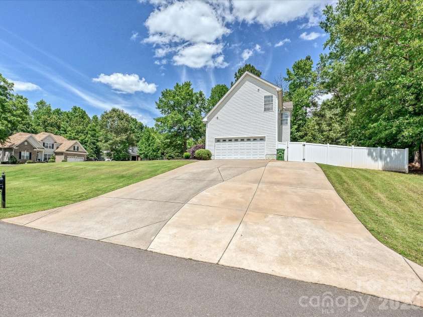 4134 Flint Drive, Lancaster, SC 29720.  MLS# CAR4378672, YatesRealty ID 22573. 
