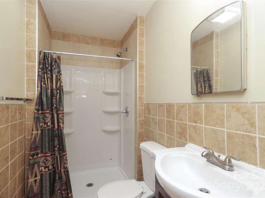 516 Northgate Avenue, Charlotte, NC 28209.  MLS# CAR4245106, YatesRealty ID 22573. 1st full bath