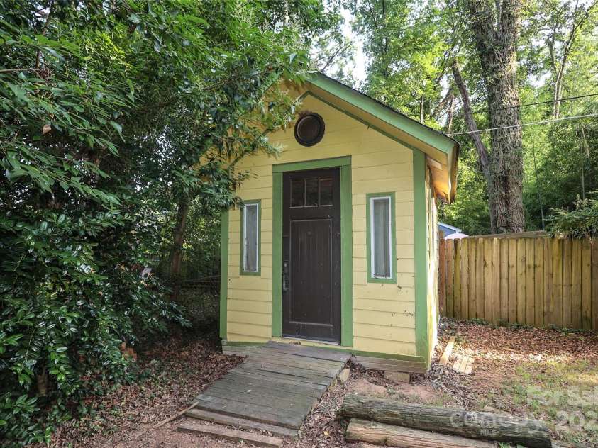 516 Northgate Avenue, Charlotte, NC 28209.  MLS# CAR4245106, YatesRealty ID 22573. 1st of 2 sheds