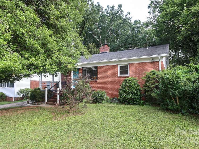 516 Northgate Avenue, Charlotte, NC 28209.  MLS# CAR4245106, YatesRealty ID 22573. 