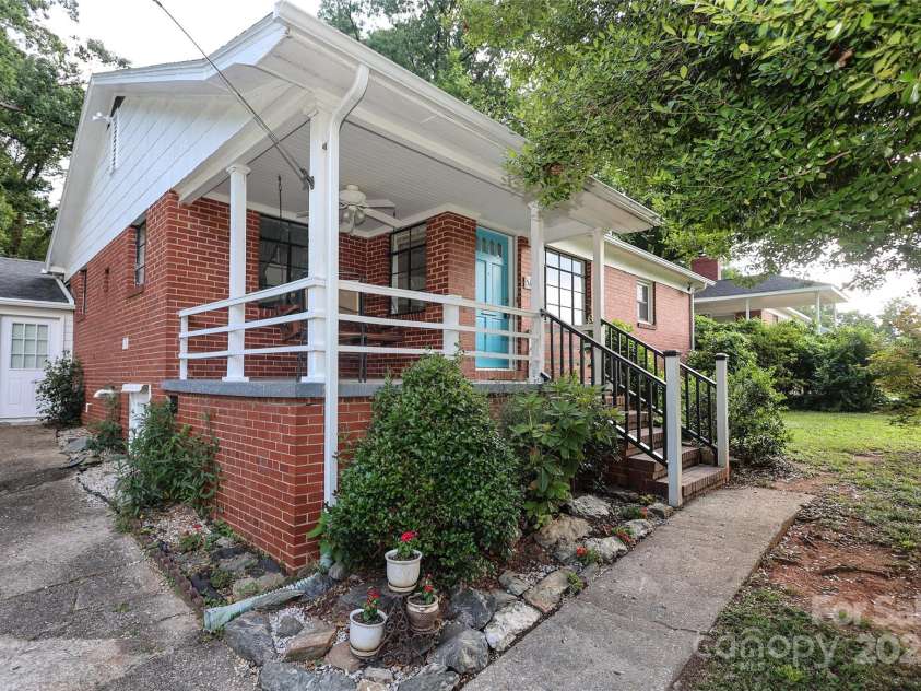 516 Northgate Avenue, Charlotte, NC 28209.  MLS# CAR4245106, YatesRealty ID 22573. 