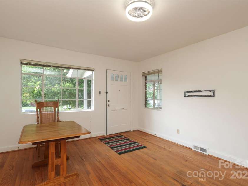 516 Northgate Avenue, Charlotte, NC 28209.  MLS# CAR4245106, YatesRealty ID 22573. 