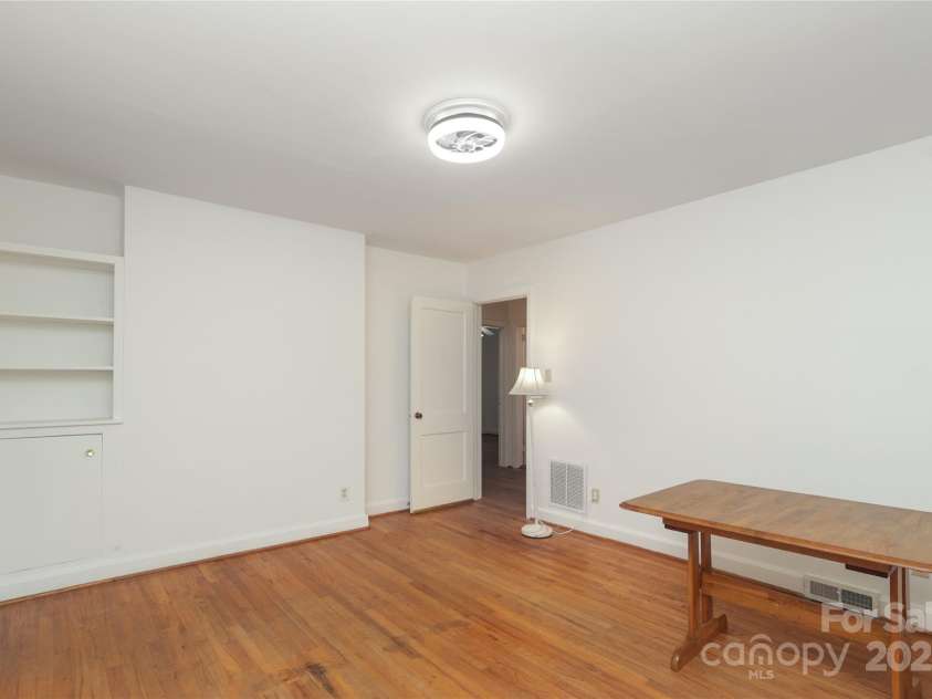 516 Northgate Avenue, Charlotte, NC 28209.  MLS# CAR4245106, YatesRealty ID 22573. 