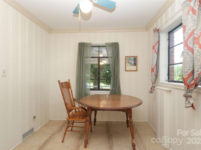 516 Northgate Avenue, Charlotte, NC 28209.  MLS# CAR4245106, YatesRealty ID 22573. 