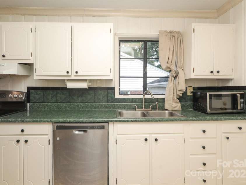 516 Northgate Avenue, Charlotte, NC 28209.  MLS# CAR4245106, YatesRealty ID 22573. 