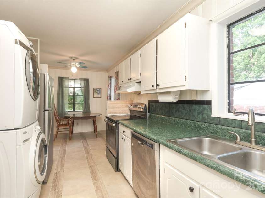 516 Northgate Avenue, Charlotte, NC 28209.  MLS# CAR4245106, YatesRealty ID 22573. 