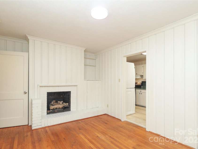 516 Northgate Avenue, Charlotte, NC 28209.  MLS# CAR4245106, YatesRealty ID 22573. 