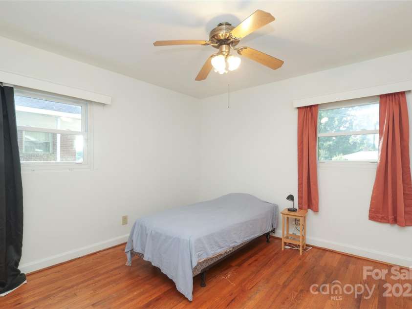 516 Northgate Avenue, Charlotte, NC 28209.  MLS# CAR4245106, YatesRealty ID 22573. 