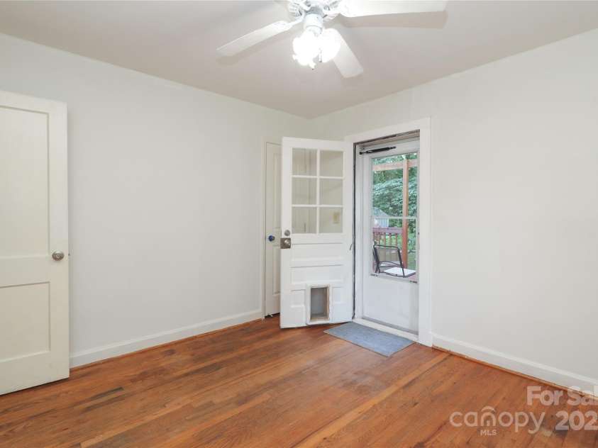 516 Northgate Avenue, Charlotte, NC 28209.  MLS# CAR4245106, YatesRealty ID 22573. 
