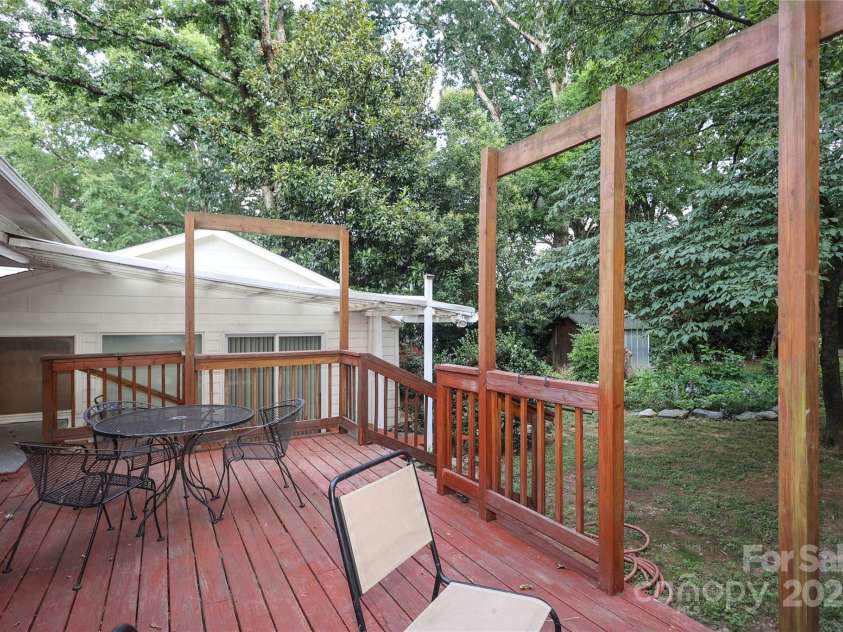 516 Northgate Avenue, Charlotte, NC 28209.  MLS# CAR4245106, YatesRealty ID 22573. 