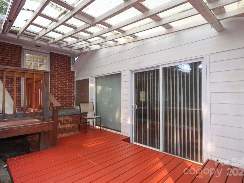 516 Northgate Avenue, Charlotte, NC 28209.  MLS# CAR4245106, YatesRealty ID 22573. 