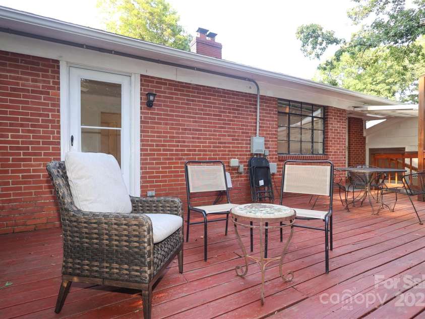 516 Northgate Avenue, Charlotte, NC 28209.  MLS# CAR4245106, YatesRealty ID 22573. 