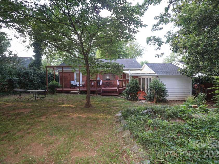 516 Northgate Avenue, Charlotte, NC 28209.  MLS# CAR4245106, YatesRealty ID 22573. 