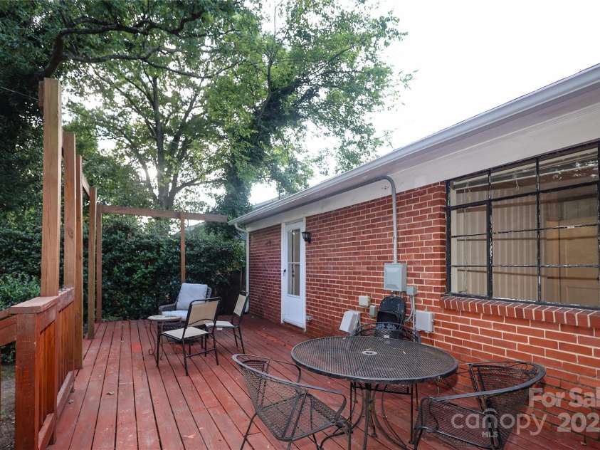 516 Northgate Avenue, Charlotte, NC 28209.  MLS# CAR4245106, YatesRealty ID 22573. 