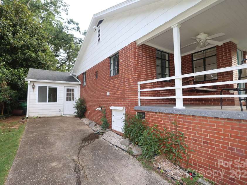 516 Northgate Avenue, Charlotte, NC 28209.  MLS# CAR4245106, YatesRealty ID 22573. 
