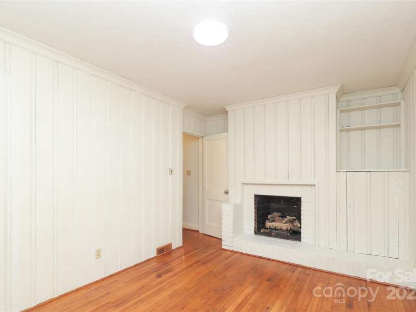 516 Northgate Avenue, Charlotte, NC 28209.  MLS# CAR4245106, YatesRealty ID 22573. Fireplace with gas logs