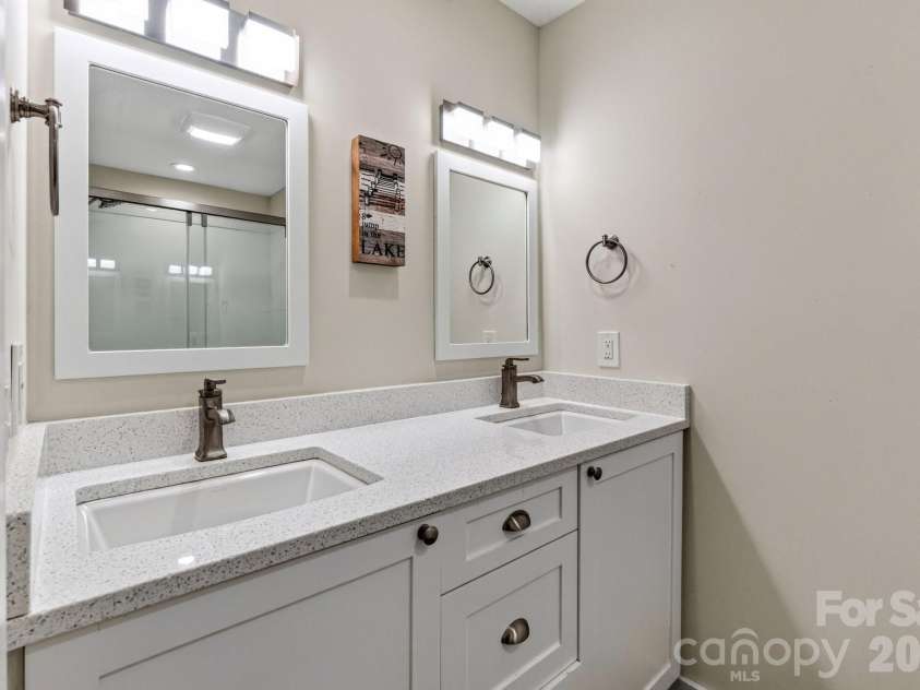 21200 Rio Oro Drive, Cornelius, NC 28031.  MLS# CAR4396261, YatesRealty ID 22574. Second Full Bath with dual vanity for bedrooms #2*3