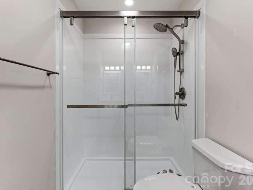 21200 Rio Oro Drive, Cornelius, NC 28031.  MLS# CAR4396261, YatesRealty ID 22574. Second full bath with walk in shower with glass doors.