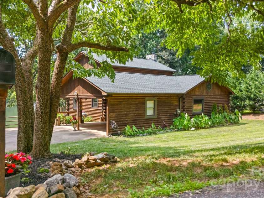 6836 Summer Hill Drive, Denver, NC 28037.  MLS# CAR4271136, YatesRealty ID 22574. 