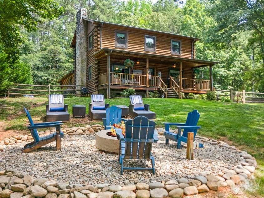 6836 Summer Hill Drive, Denver, NC 28037.  MLS# CAR4271136, YatesRealty ID 22574. Beautifully designed 25’ round fire pit features handcrafted Tennessee rock for a rustic, inviting outdoor space.