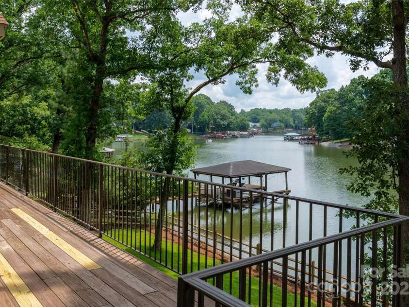 6259 River Cabin Lane, Charlotte, NC 28278.  MLS# CAR4271955, YatesRealty ID 22576. 