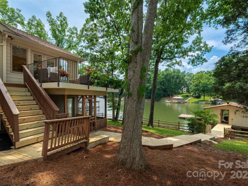 6259 River Cabin Lane, Charlotte, NC 28278.  MLS# CAR4271955, YatesRealty ID 22576. 