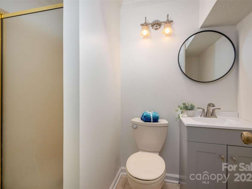 6259 River Cabin Lane, Charlotte, NC 28278.  MLS# CAR4271955, YatesRealty ID 22576. Basement full bathroom