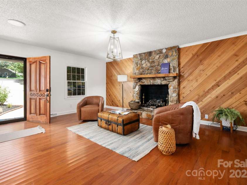 6259 River Cabin Lane, Charlotte, NC 28278.  MLS# CAR4271955, YatesRealty ID 22576. Charming seating area with perfect wooden accent wall off of front door entrance.